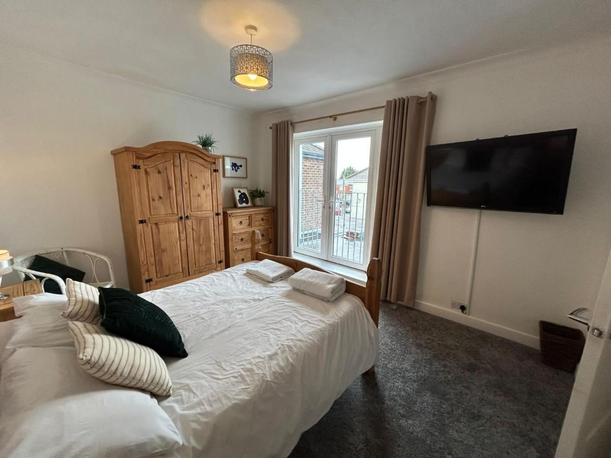 Light And Spacious Highcross Apartment Poulton-le-Fylde Extérieur photo