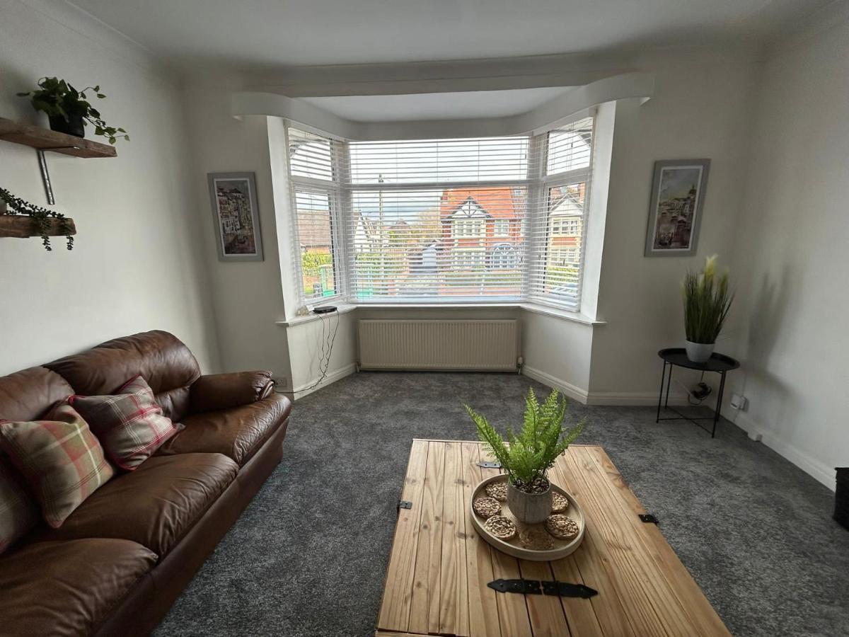 Light And Spacious Highcross Apartment Poulton-le-Fylde Extérieur photo
